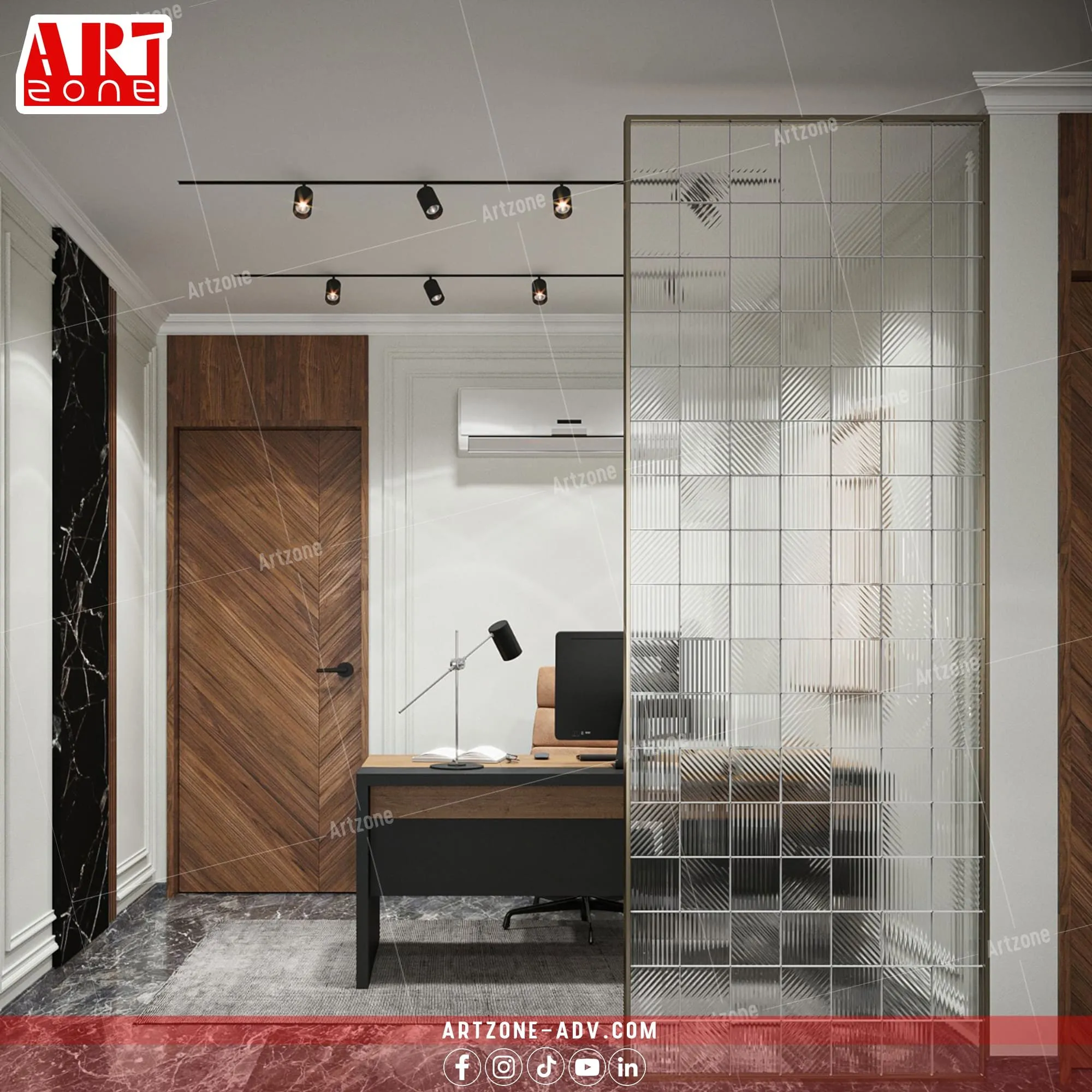 مكتب عمل عصري بفاصل زجاجي مضلع، رخام أسود، وباب شيفرون.