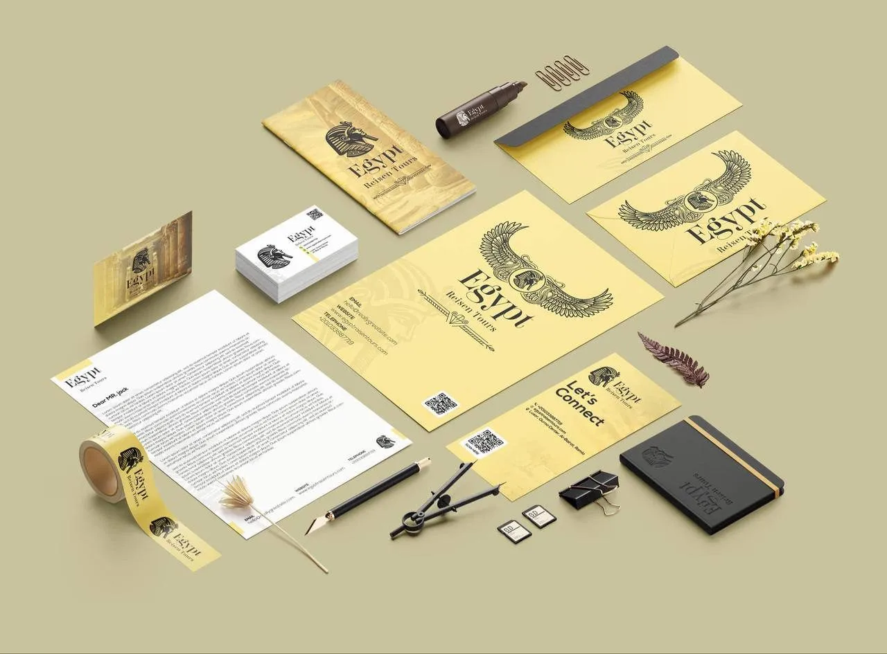 هوية بصرية لشركة "Egypt Reisen Tours" بسياق ذهبي، تشمل بطاقات عمل ورسائل رسمية.