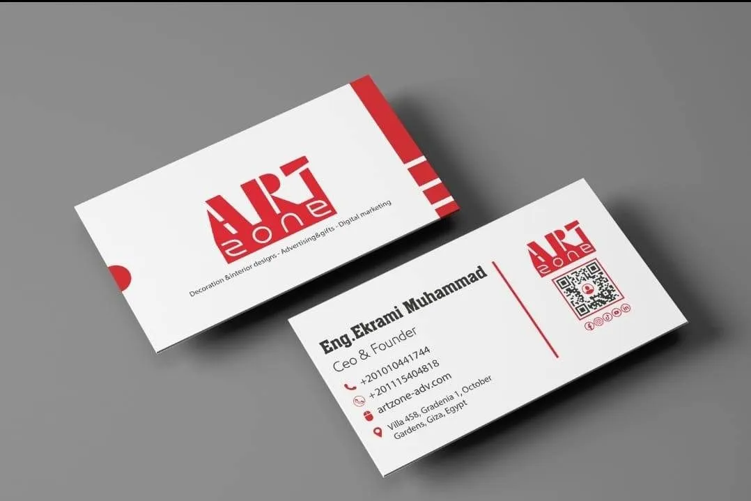 تصميم بطاقات عمل احترافية لـ "ART zone" باللونين الأبيض والأحمر مع رمز QR.